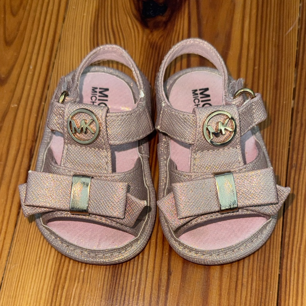 EUC Michael Kors Metallic Rose Gold Baby Sandals with Bow Accents size NB 1